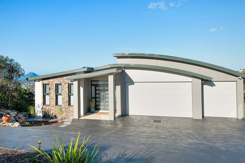 Hilltop Hideaway Breathtaking Views Moments To Beach! - Perths Hotel 2