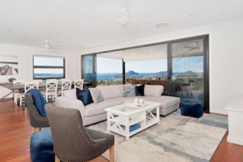 Hilltop Hideaway Breathtaking Views Moments To Beach! - Perths Hotel 0