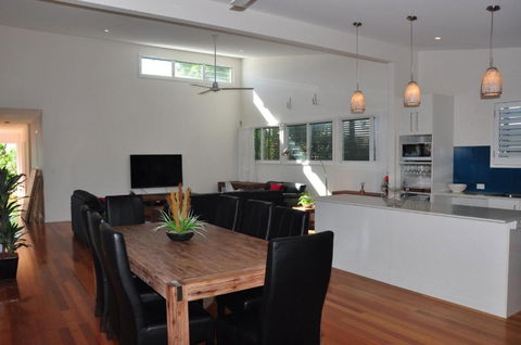 10 Double Island Drive Modern Family Home Centrally Located Swimming Pool & Outdoor Area - Perths Hotel 3