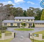 Camelot superbly proportioned  ideally located - Perths Hotel