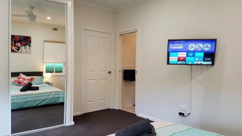 Homely Getaways Eighth Street Mildura - Perths Hotel 6