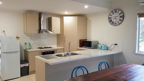 Homely Getaways Eighth Street Mildura - Perths Hotel 3