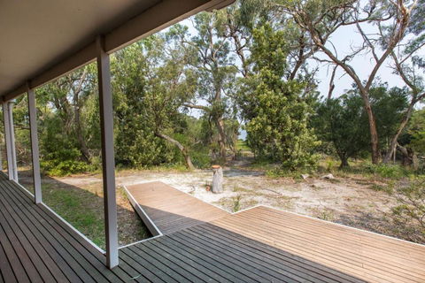 Acacia Lakehouse The Lake At Your Doorstep - Perths Hotel 2