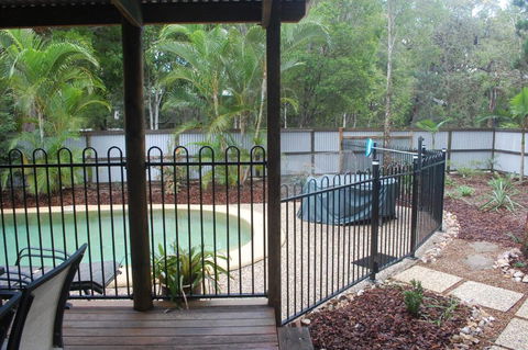 1 Naiad Court Lowset Family Home With Swimming Pool & Covered Deck. Pet Friendly - Perths Hotel 4