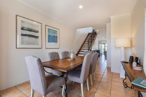 Wake Up To Ocean Views In Stylish Comfort - Perths Hotel 2