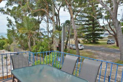 5 Ocean Breeze Shoal Bay Avenue Fabulous Location Opposite Shoal Bay Beach! - Perths Hotel 0