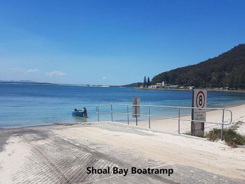5 Ocean Breeze Shoal Bay Avenue Fabulous Location Opposite Shoal Bay Beach! - Perths Hotel 7