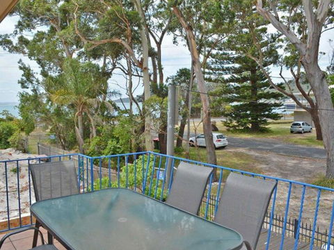5 Ocean Breeze Shoal Bay Avenue Fabulous Location Opposite Shoal Bay Beach! - Perths Hotel 2