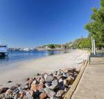 Banyan 14 Montevideo Parade spacious three bedroom pet friendly property with air con - Perths Hotel