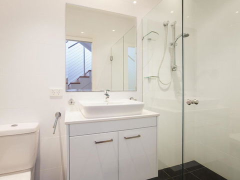 7 Judith Street Stunning Duplex With Ducted Air - Perths Hotel 1