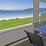 Casa Martins 219 Foreshore Drive Absolute Waterfront House - Perths Hotel 0