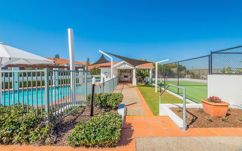 Angourie Blue Unit 2 - Perths Hotel 2