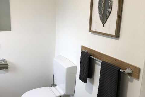 Tiny Tom - Perths Hotel 5