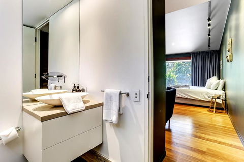 Calanthe Acreage Doonan - Perths Hotel 3
