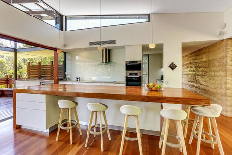 Calanthe Acreage Doonan - Perths Hotel 4