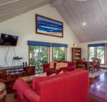 6 Ilmenite Avenue Coastal beach shack within walking distance to patrolled beach  CBD - Perths Hotel