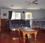 23 Carlo Road Lowset family home within walking distance to the shopping centre. Pet friendly - Perths Hotel