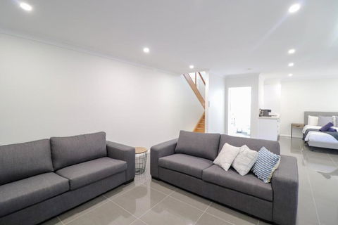 Beachside Oasis - Perths Hotel 2
