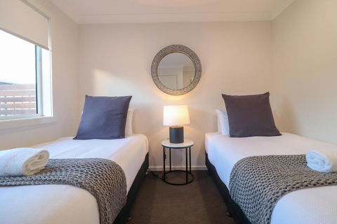 Illaroo At Catherine Hill Bay - Perths Hotel 1