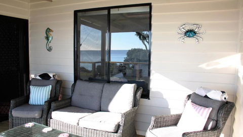 KINGFISHER COTTAGE Beachfront At The Binalong Bay - Perths Hotel 2