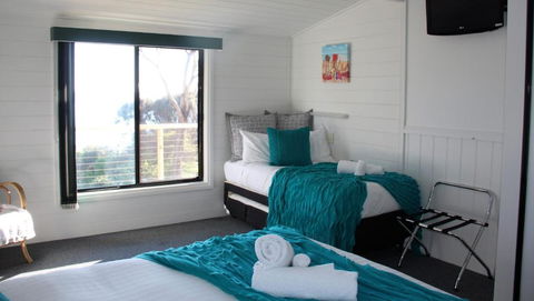 KINGFISHER COTTAGE Beachfront At The Binalong Bay - Perths Hotel 3