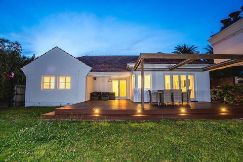Ultimate Sandringham Beach Front Luxury House - Perths Hotel 1