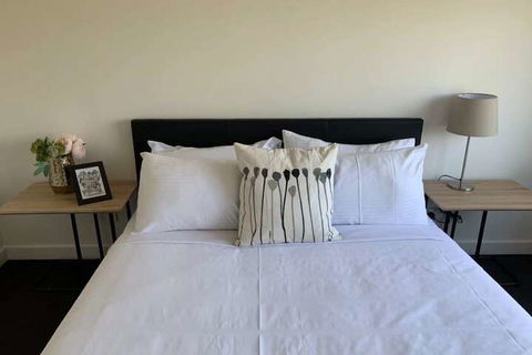 Delicate Bundoora Townhouse 10 - Perths Hotel 6