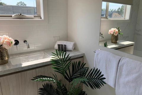 Delicate Bundoora Townhouse 10 - Perths Hotel 1