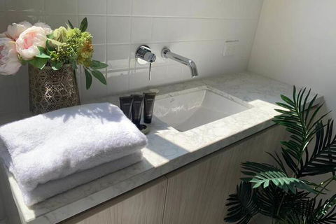 Delicate Bundoora Townhouse 10 - Perths Hotel 3