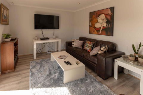 64 Marina Way Mannum - Perths Hotel 3