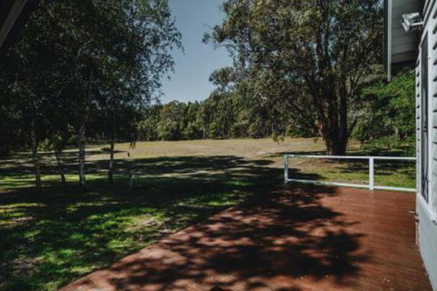 The Gums - Perths Hotel 2