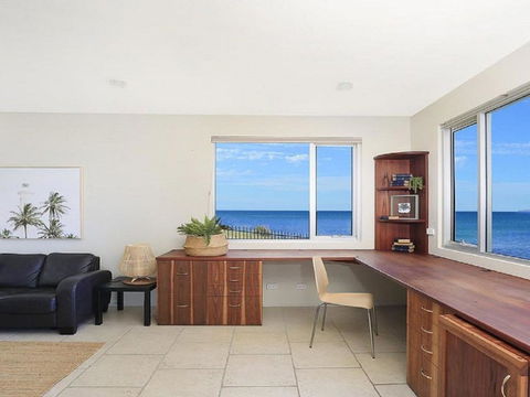 Albatross Whale Watch From The House - Perths Hotel 6