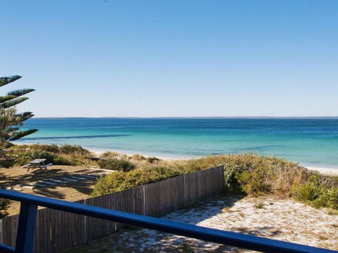 Eden On The Beach Beachside Getaway - Perths Hotel 5