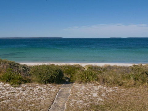 Eden On The Beach Beachside Getaway - Perths Hotel 1