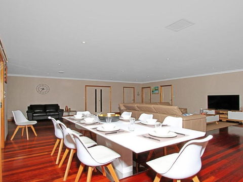 Sandlewood Breeze Spacious Entertainer - Perths Hotel 2