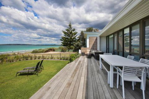 Azure Absolute Beachfront Pet Friendly - Perths Hotel 0