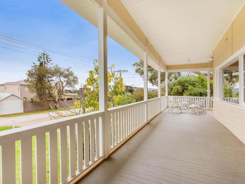 BEACHSIDE GETAWAY DROMANA - Perths Hotel 5
