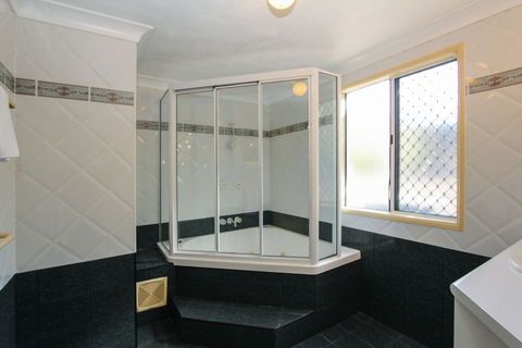 Champagne Apartment 1 - Perths Hotel 5