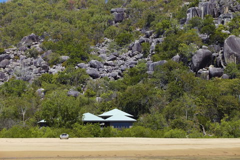 Absolute Beachfront - Perths Hotel 1