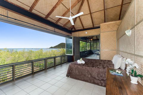 Absolute Beachfront - Perths Hotel 3