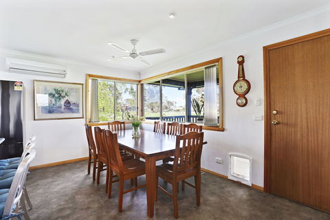 Yarragon 4 Bedroom House In Gippsland - Perths Hotel 6