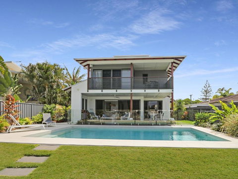 WATERFRONT HOME BORDERING MOOLOOLABA - Perths Hotel 4