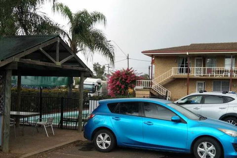 Overlander Motor Lodge - Perths Hotel 1