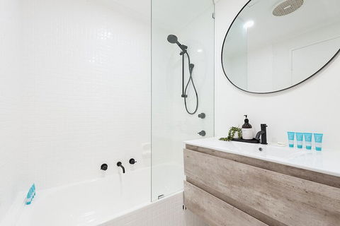 Ultimate Bondi Living - Perths Hotel 4