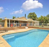 Hook Wine  Sinker Hervey Bay - Perths Hotel