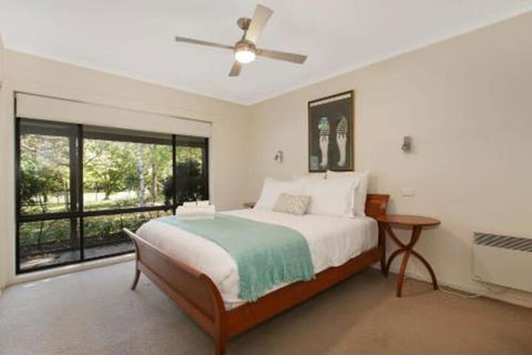 Alpine Streamside - Perths Hotel 0
