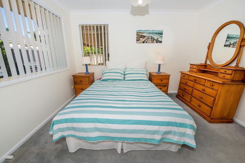 Whitesands Road Unit 2 / 12 - Perths Hotel 4
