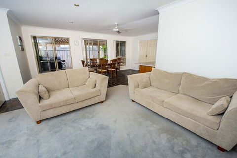 Whitesands Road Unit 2 / 12 - Perths Hotel 3