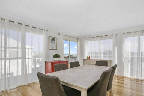 SEAVIEW Ocean Views From A Modern Townhouse - Perths Hotel 6