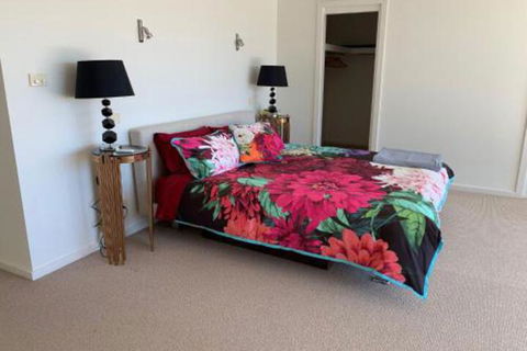 Jacaranda Blue At Corlette - Perths Hotel 3